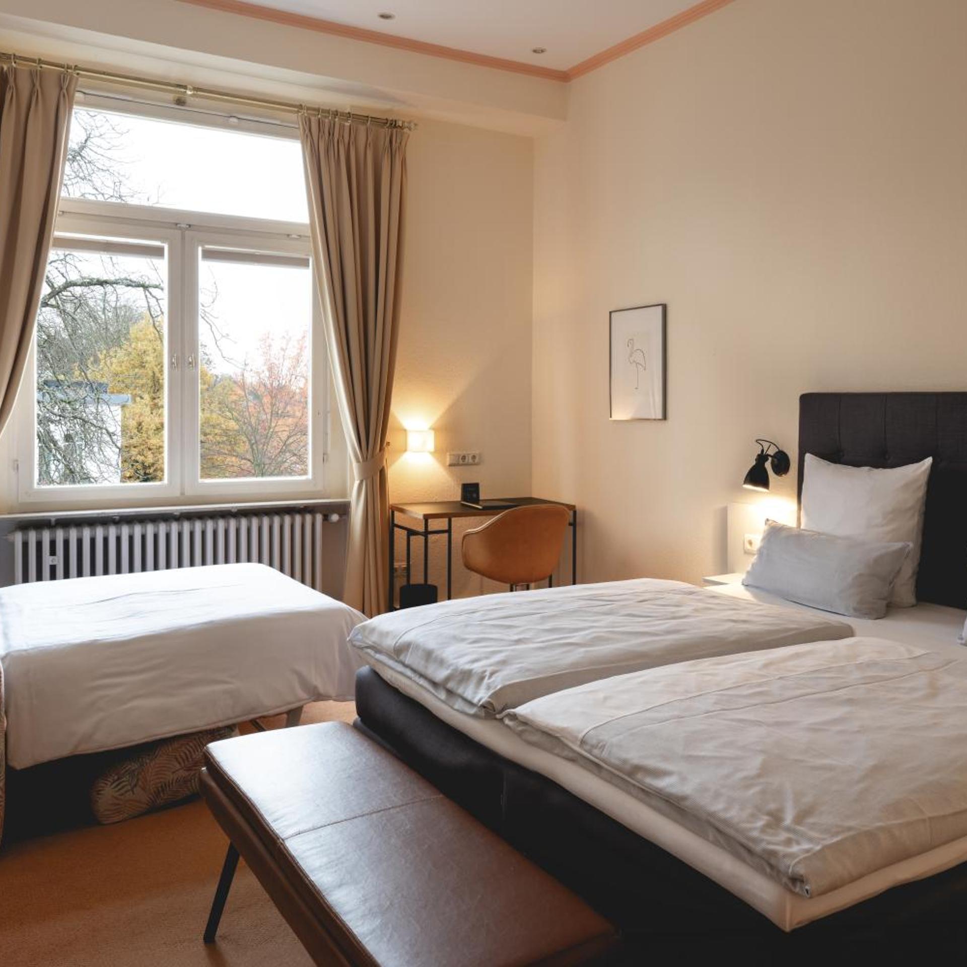 Room, Double Bed, Partial River View, No Balcony