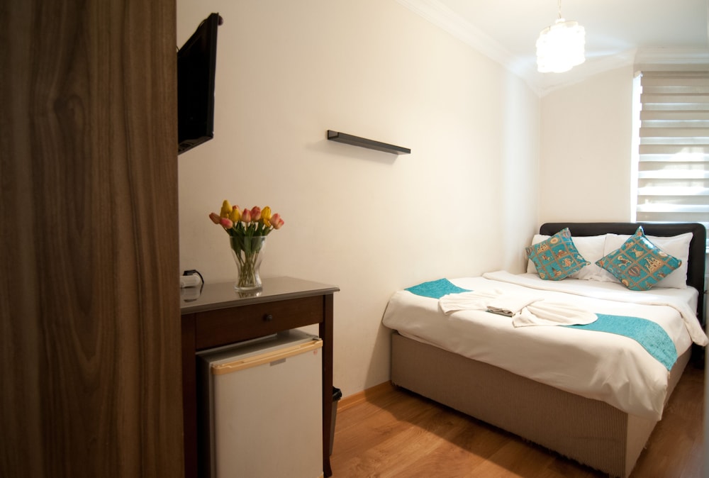 Taksim Trust Hotel (ex Ilya Pera Hotel) 5/63