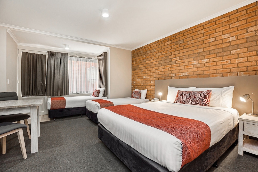 National Hotel Complex And Bendigo Central Apartments 28/68