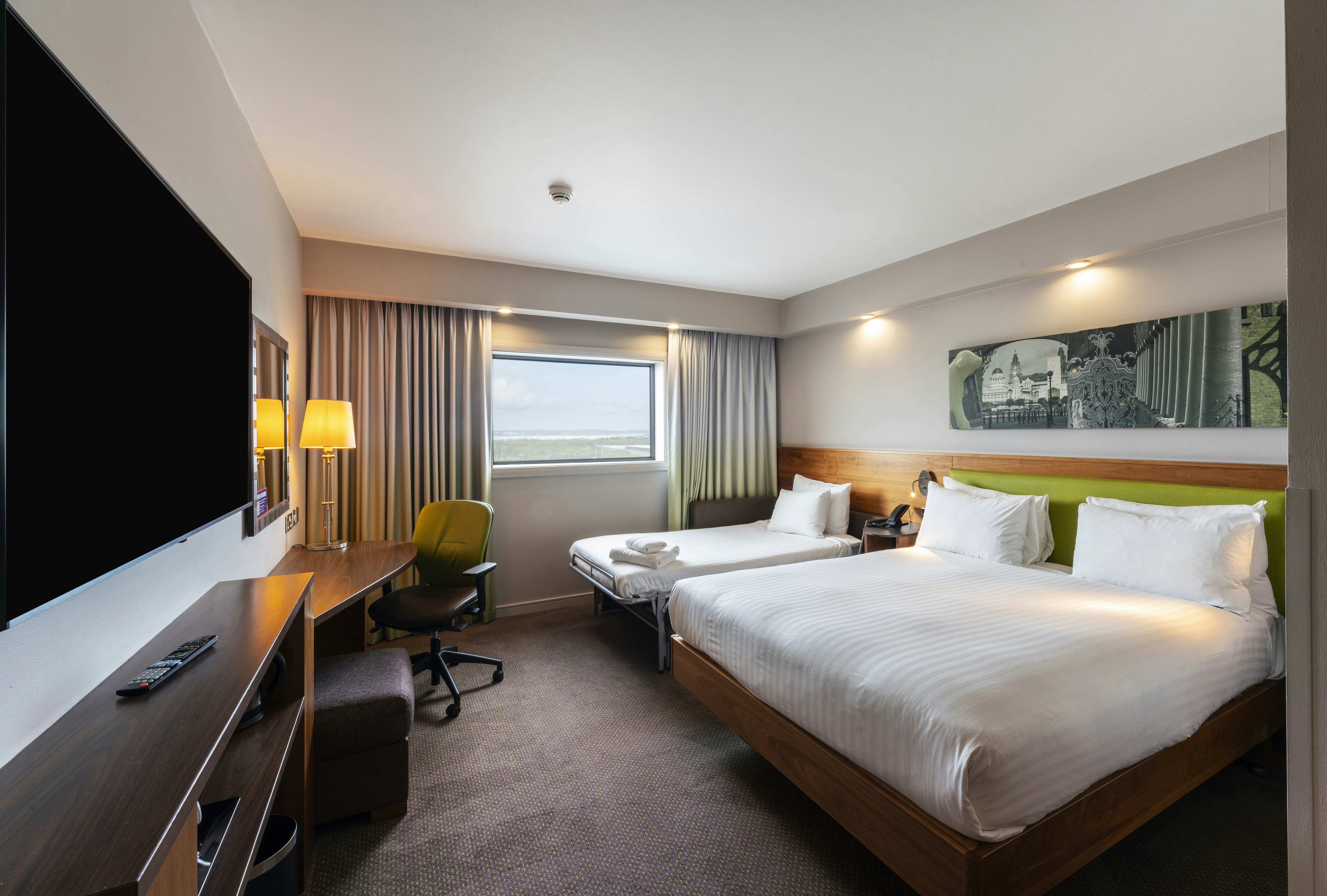ROOM, QUEEN BED, SOFA
