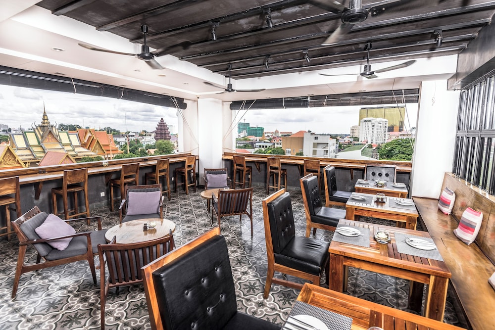 Patio Hotel & Urban Resort 54/73