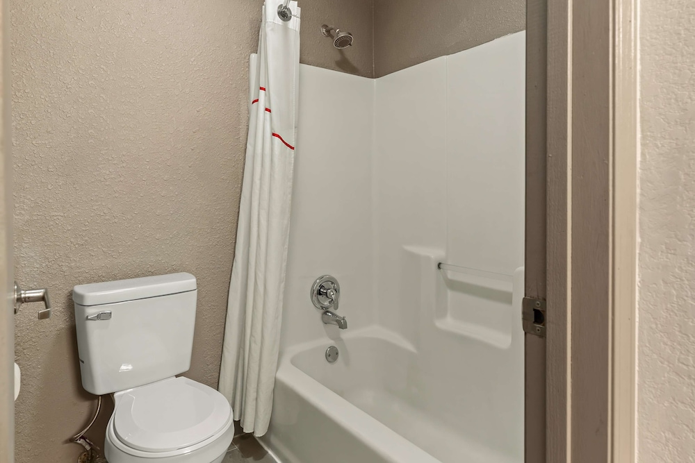 Red Lion Inn & Suites Caseyville 28/31