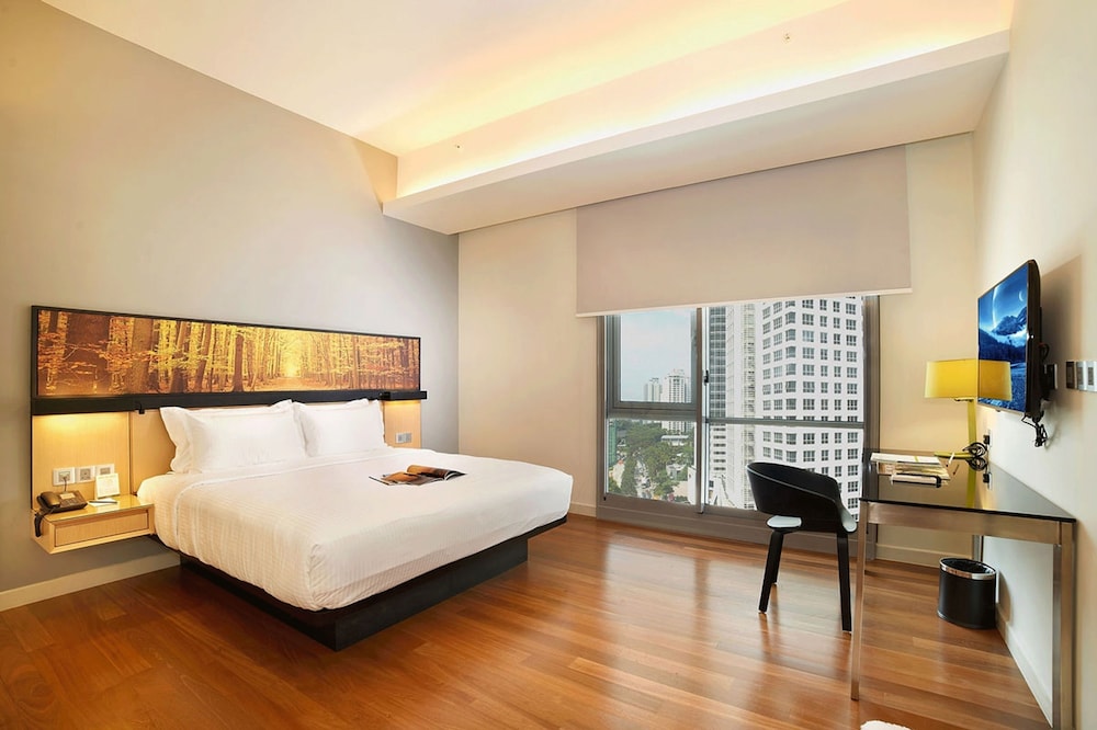 SUITE, KING BED