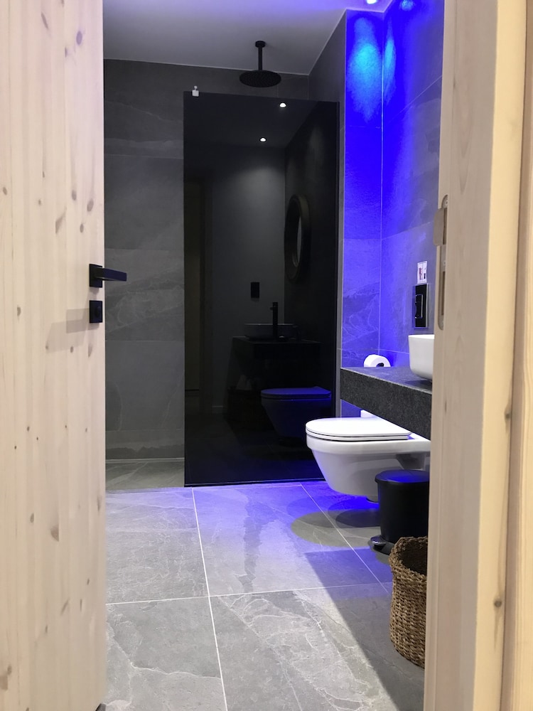 Abacus Suites 23/82