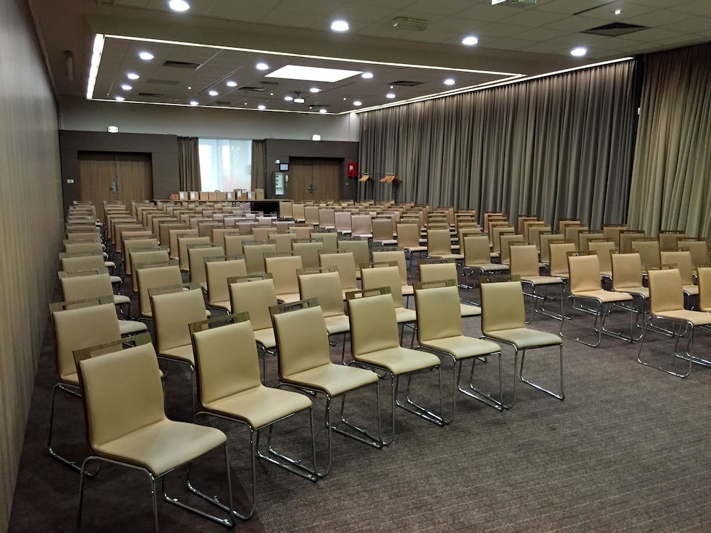 Mercure Lille Aeroport 37/49
