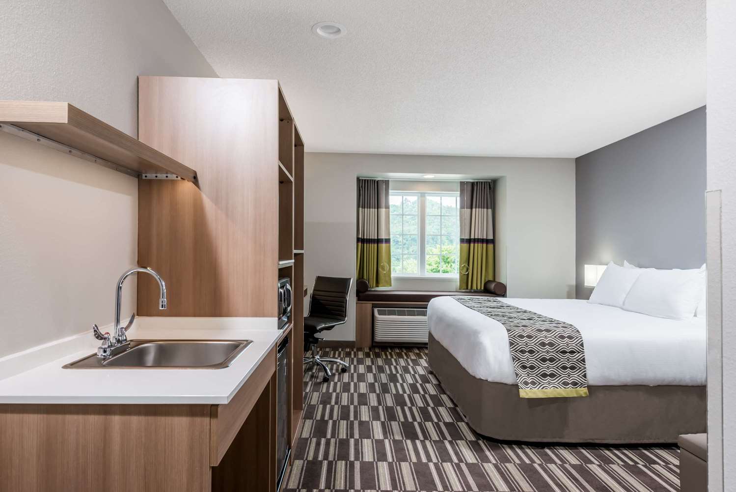 Microtel Inn And Suites By Wyndham New Martinsville 29/29