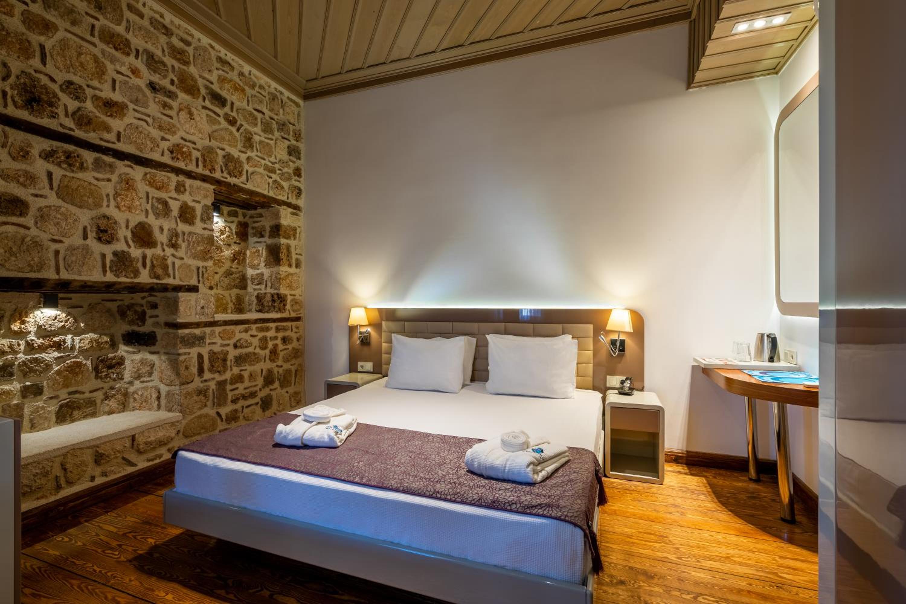Standard, Double Bed, Lateral Side Sea View، Puding Hotel 2/10