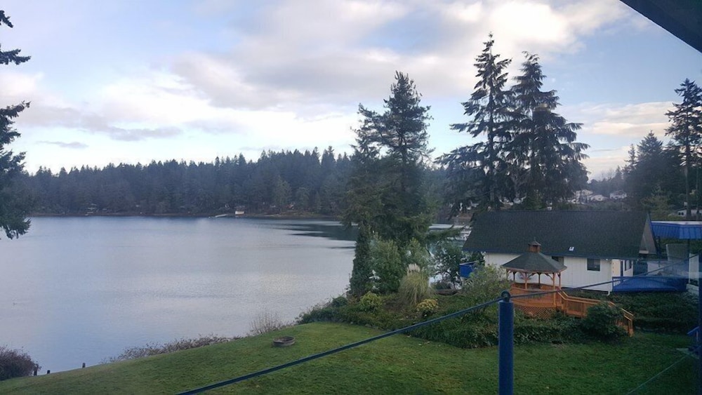 Oyster Bay Inn & Suites 40/70