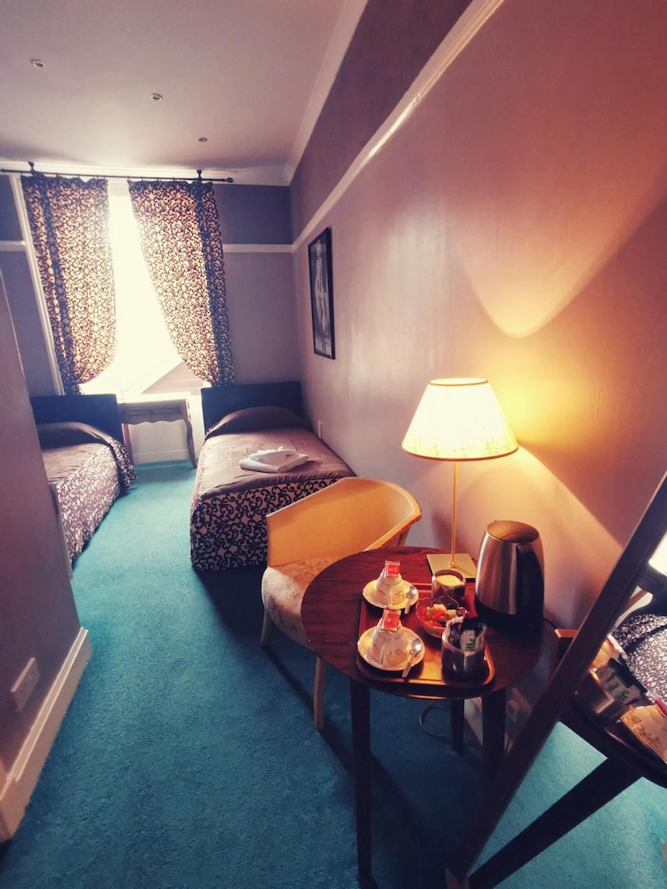 Victoria Hotel 26/47