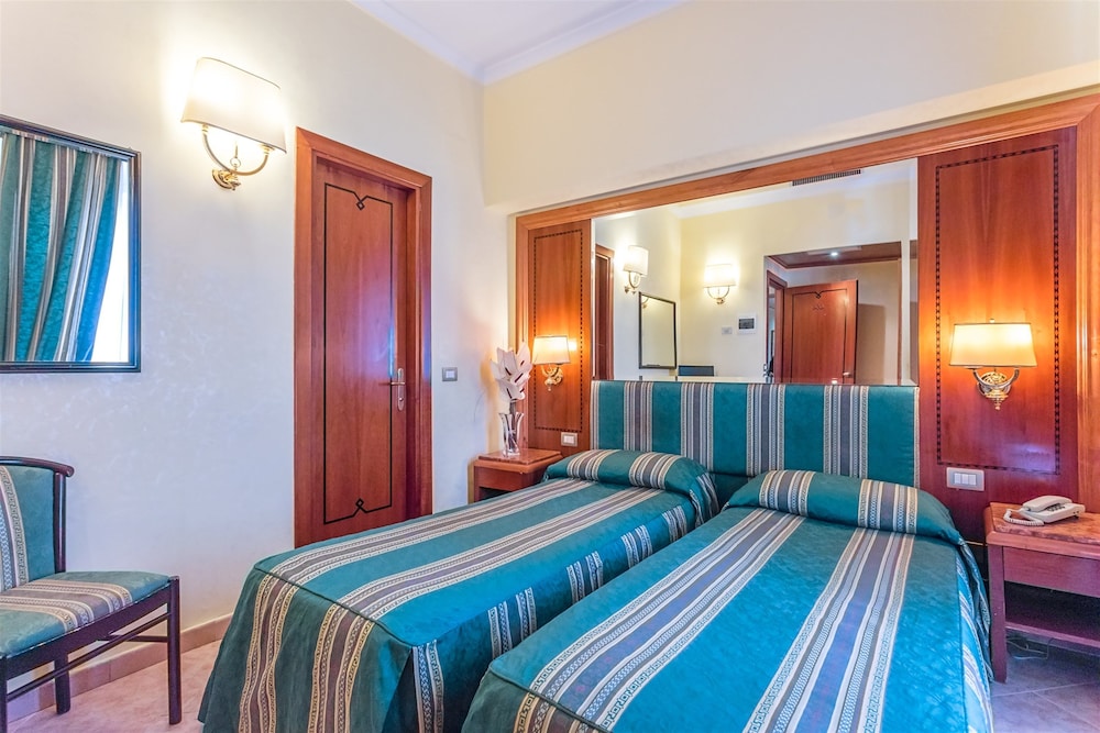 Raeli Hotel Lux 7/30