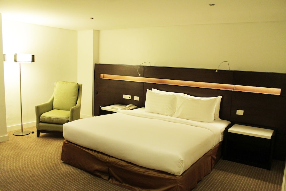Century Park Hotel 20/76