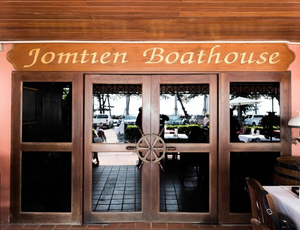 Jomtien Boathouse 32/56