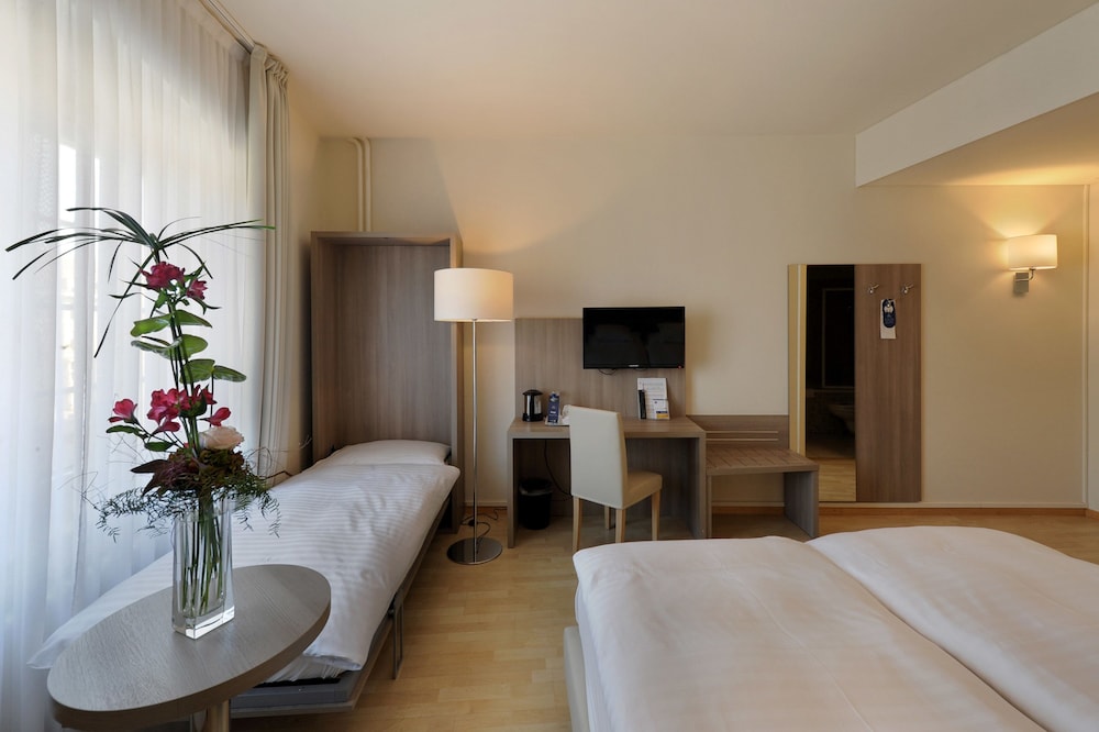 Hotel De La Rose 23/36