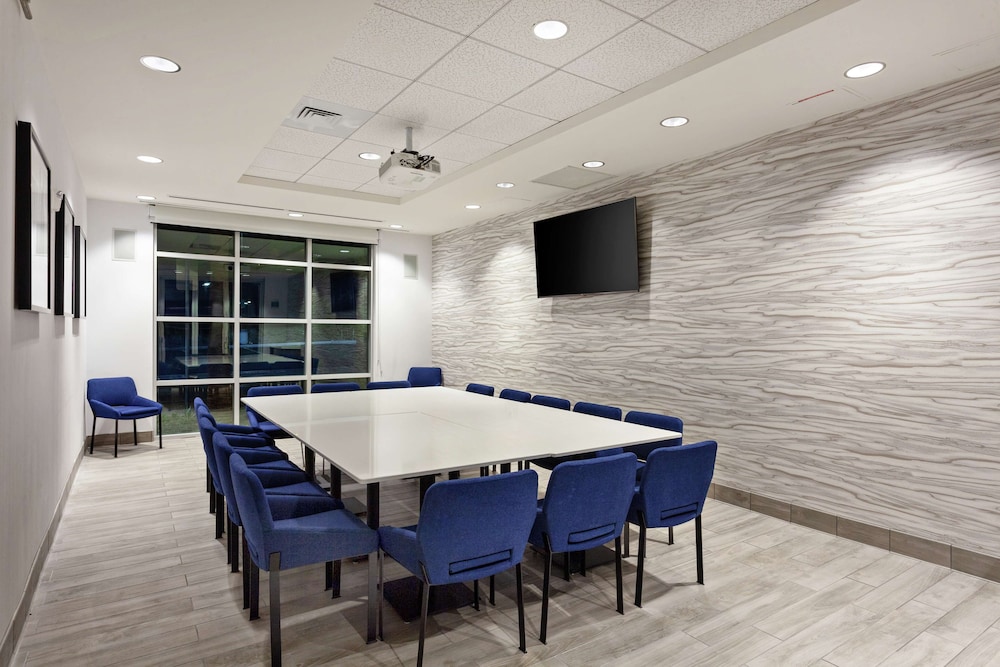 Home2 Suites by Hilton Temecula, CA 43/50