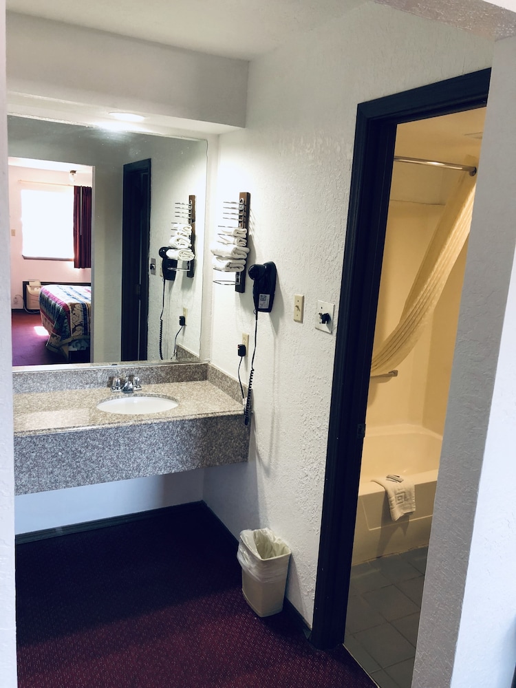 Meridian Inn Oklahoma City Airport 21/32