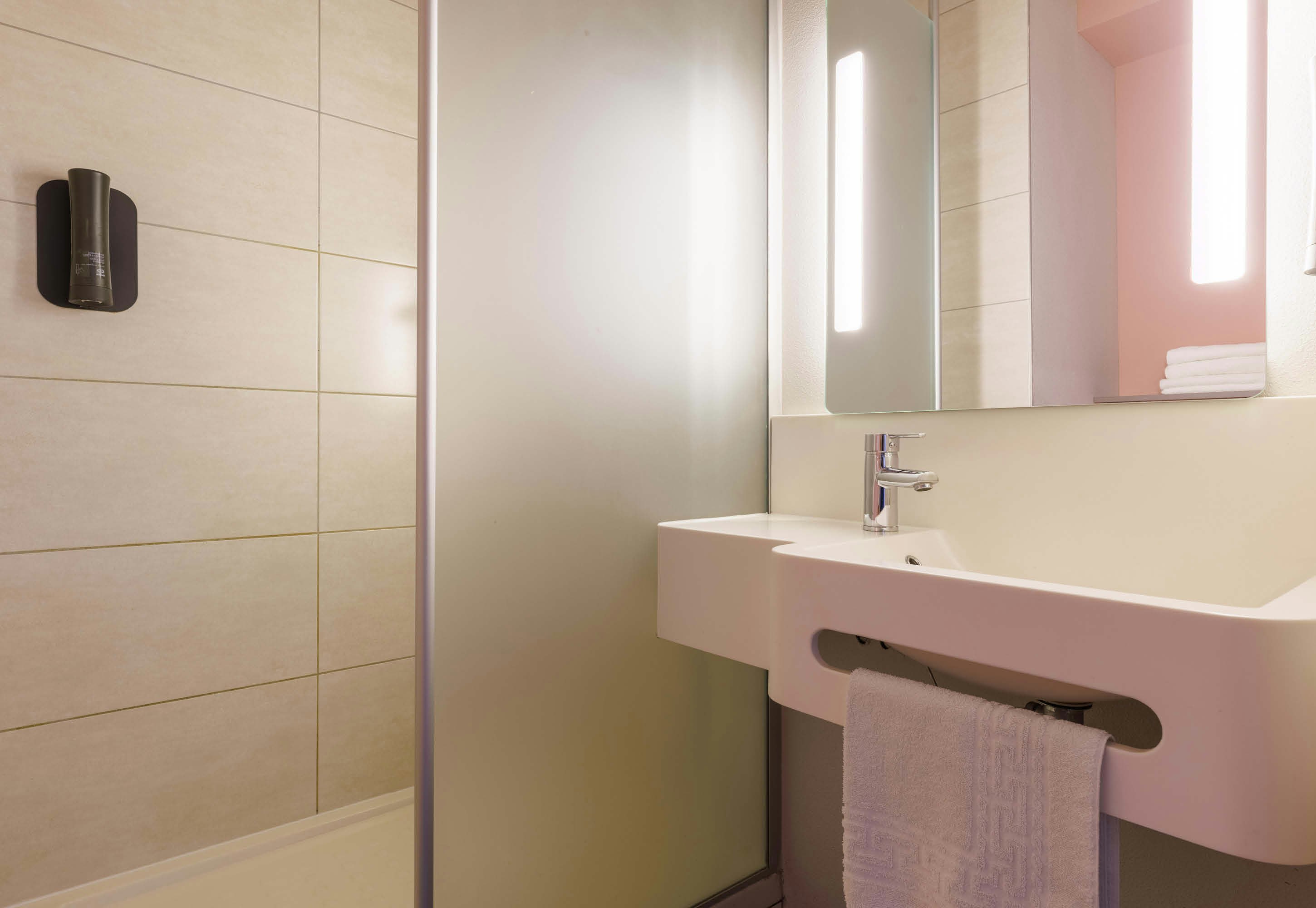 B&B Hotel Clermont Ferrand Nord Riom 47/47