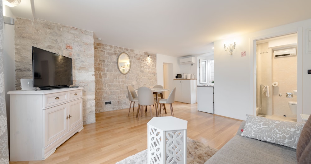 Aurum Templi Suites 45/58