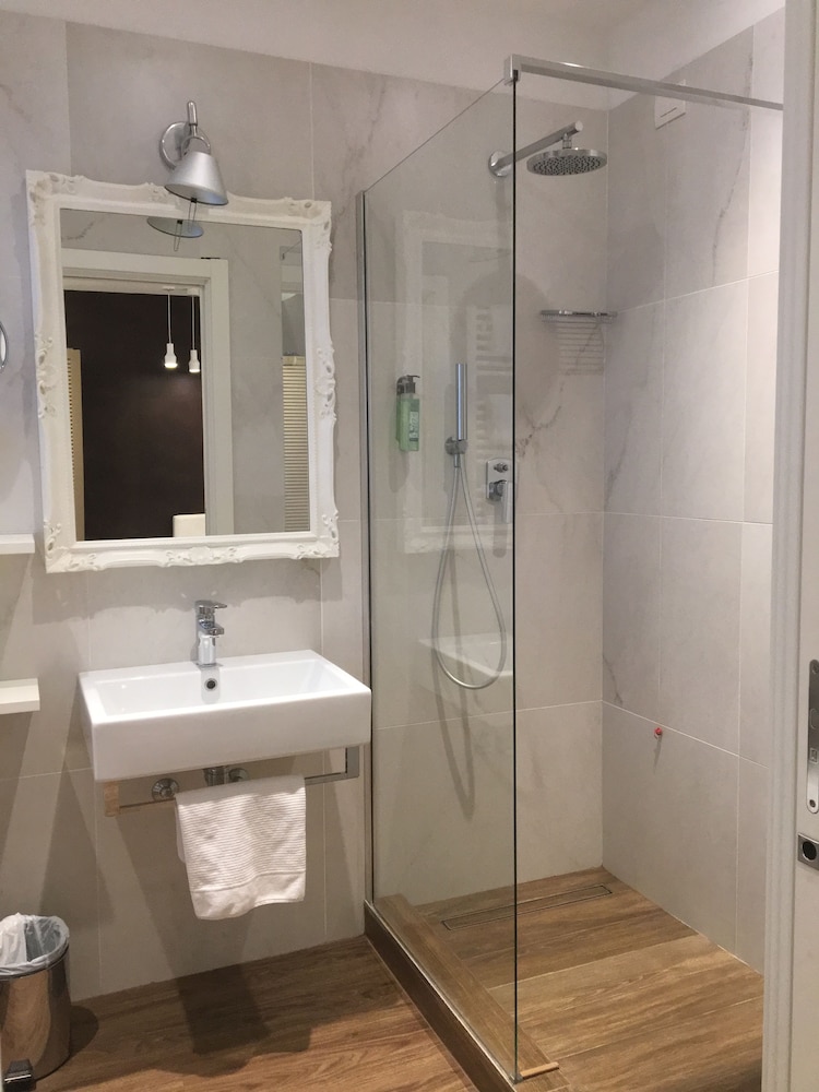 غرفة كومفورت ثلاثية بسرير كينج وسرير بطابقين، Hotel Select Suites & Spa 3/3