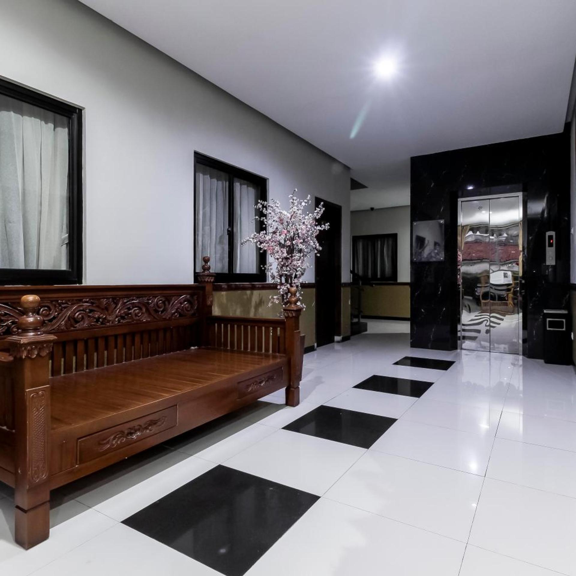 Reddoorz Plus @ Tuparev Cirebon 10/62