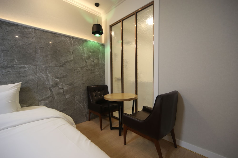Bestie Hotel 12/33