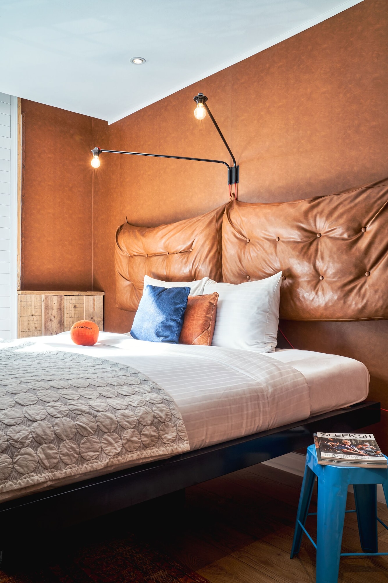 ROOM, SMALL