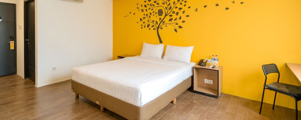 Yellow Bee Hotel 25/68