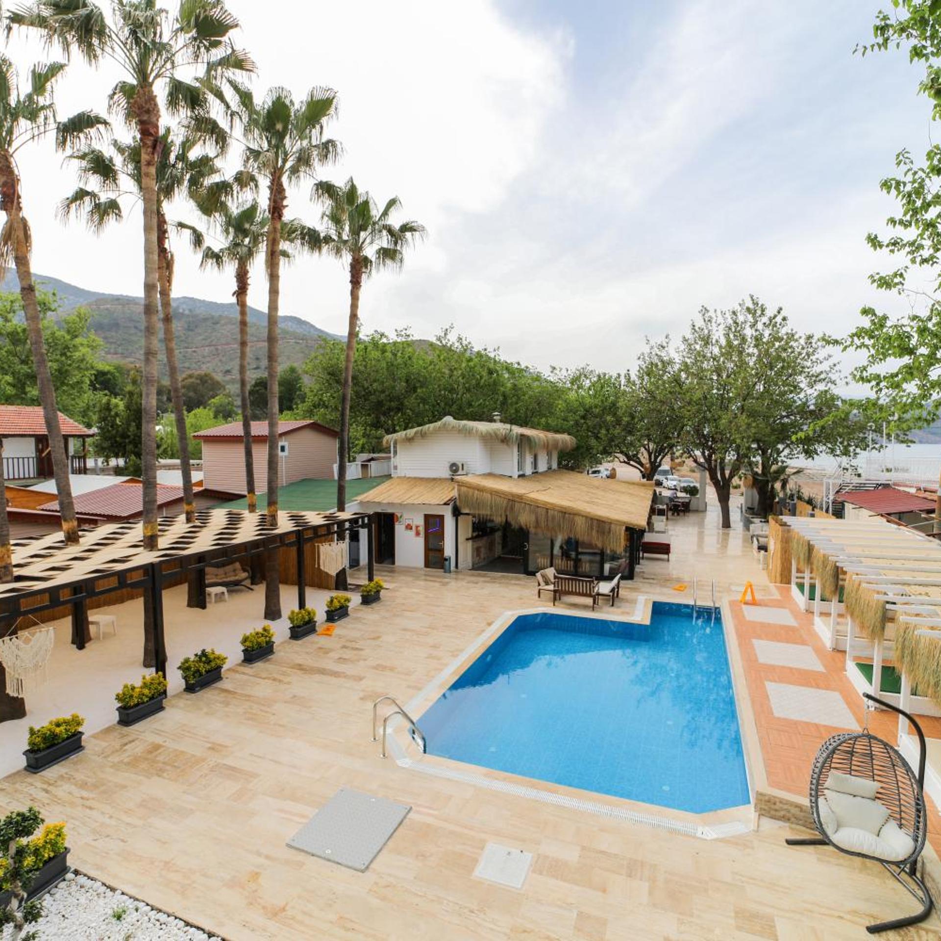 Zulu Hotel 25/30