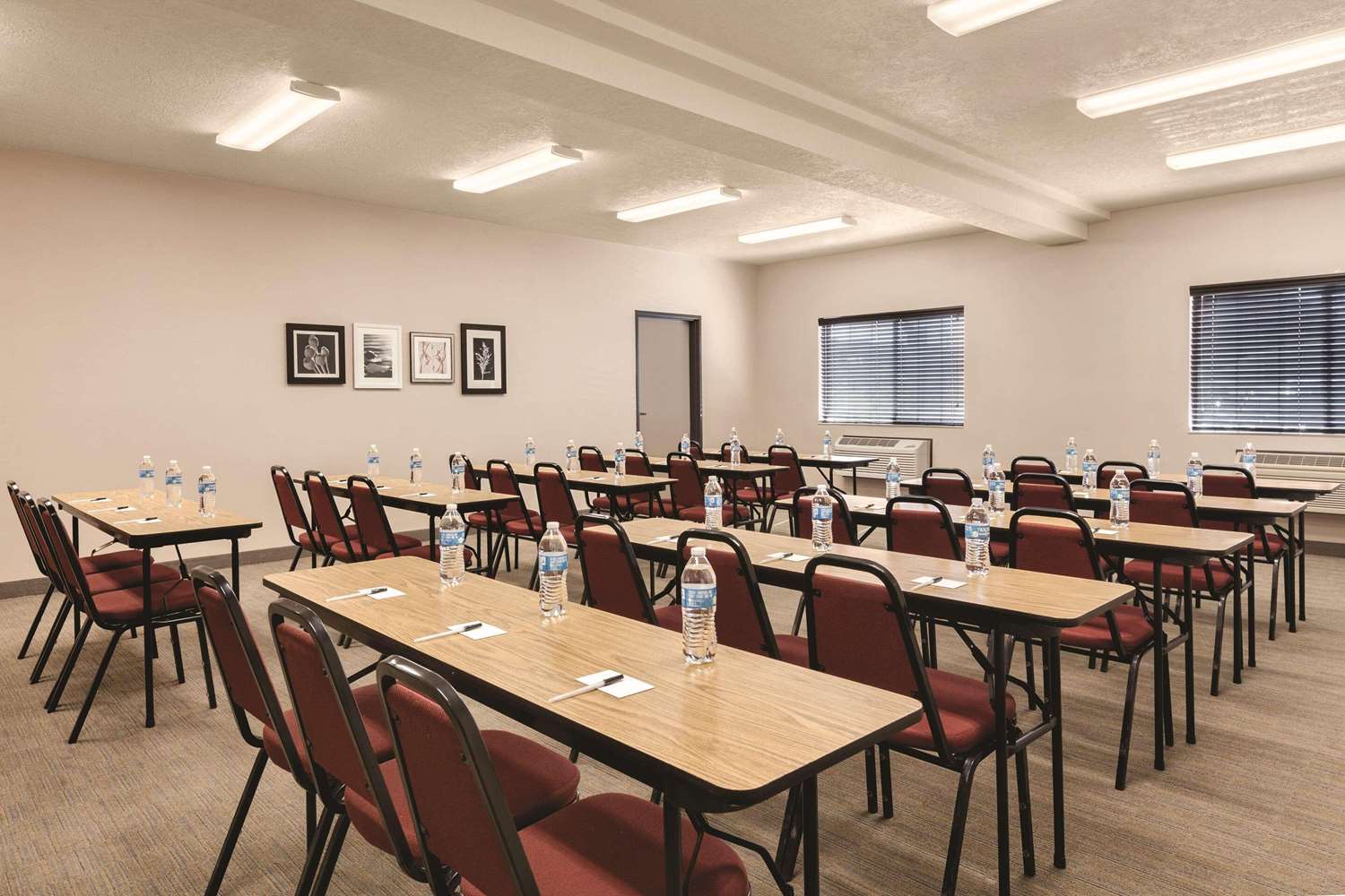 Country Inn & Suites by Radisson, Prineville, OR 20/21