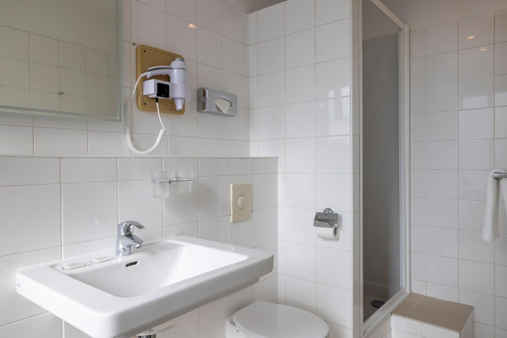 Superior, Double Bed, Street View, Hotel Nude Paris - Color Vision 7/7