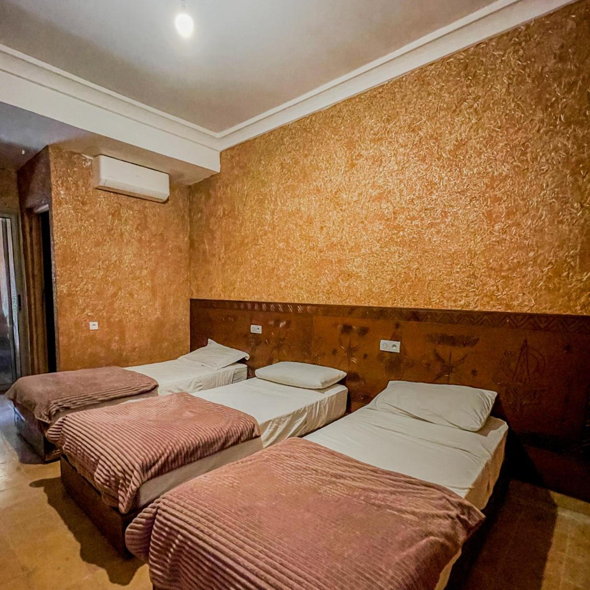 Room, Triple