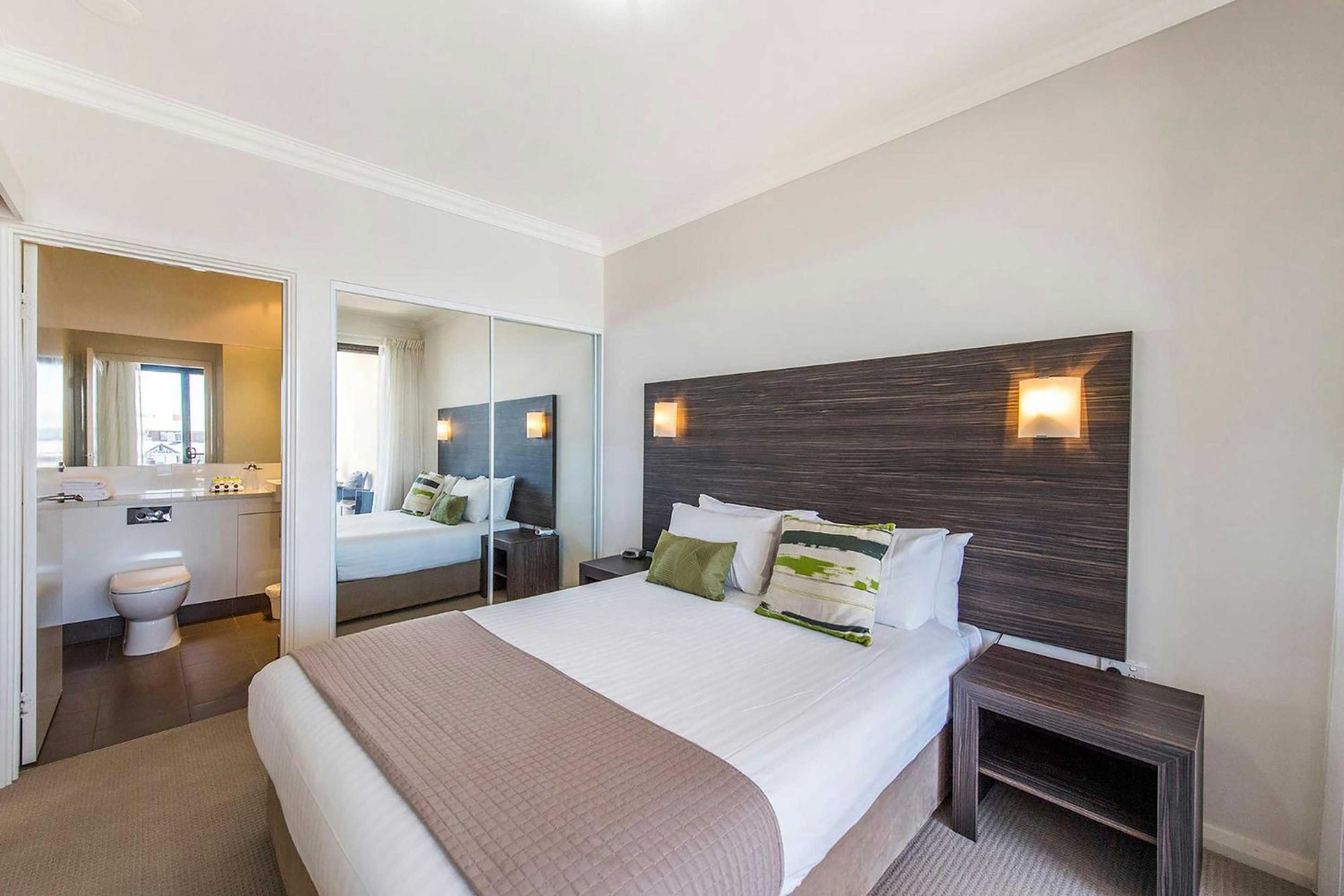 Dolphin Quay Apartments 23/71