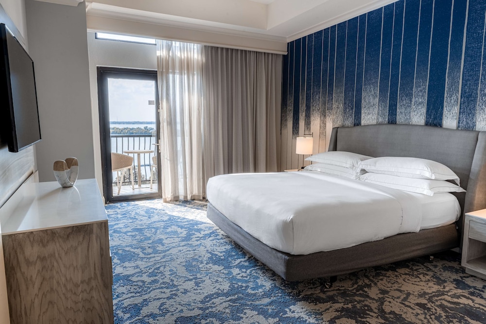 Hilton Dallas/Rockwall Lakefront 13/77