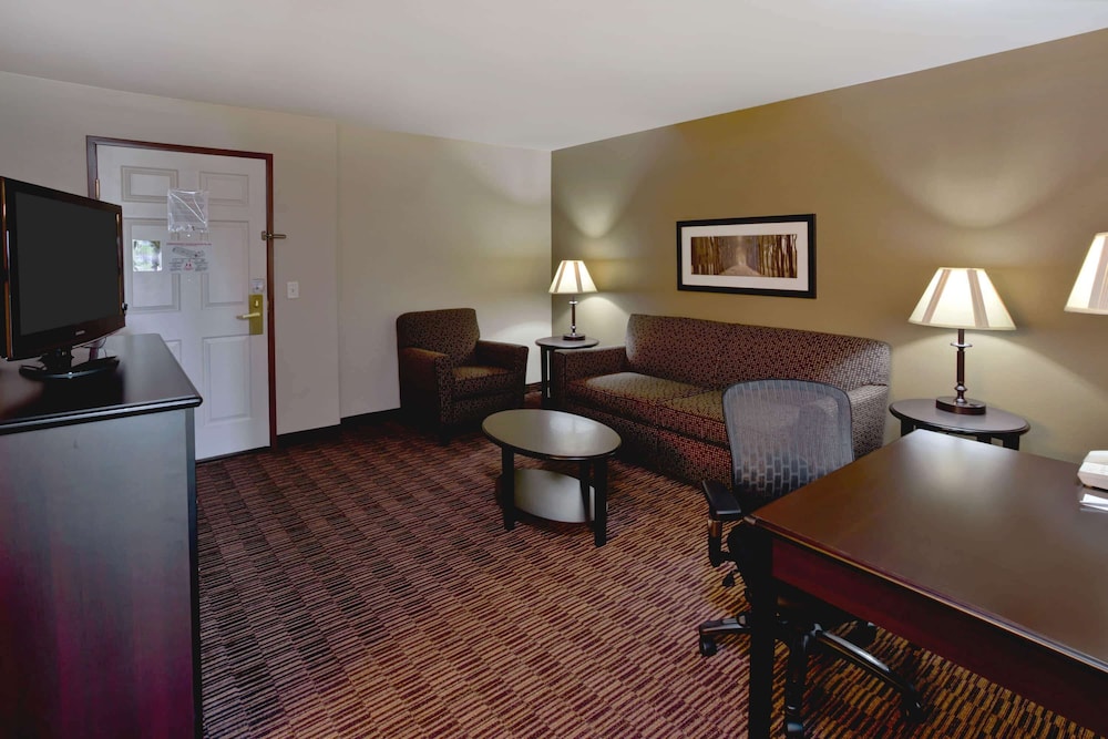 AmericInn by Wyndham Beaver Dam 37/60