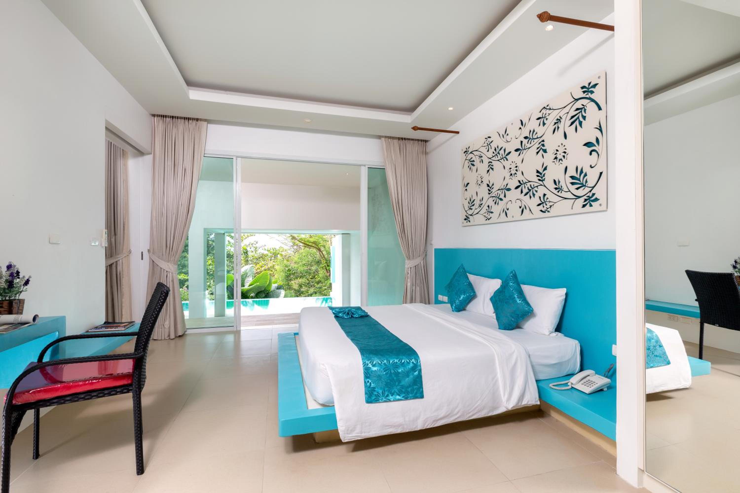 Pool, Suite, Garden View