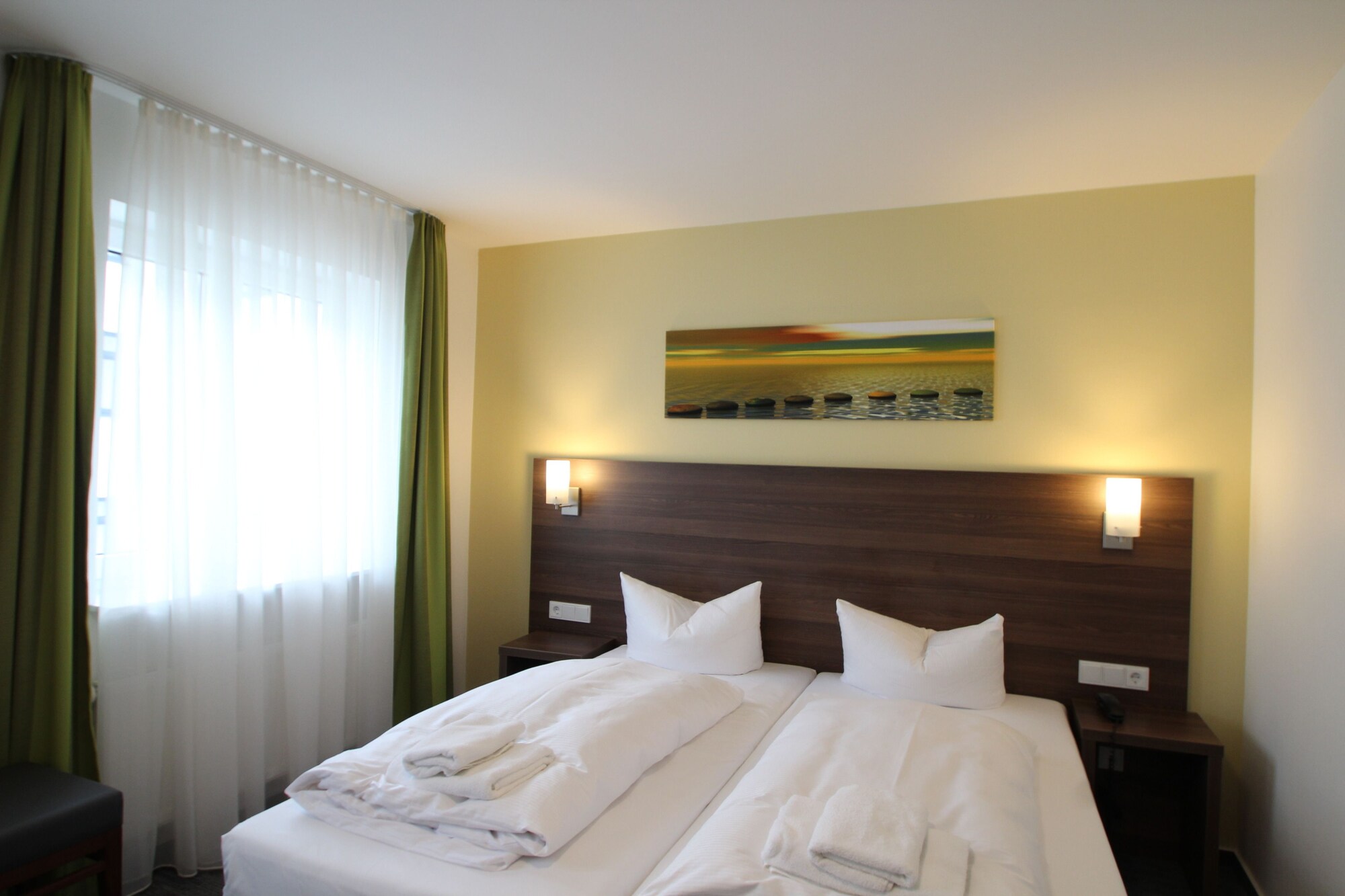 ROOM, DOUBLE BED