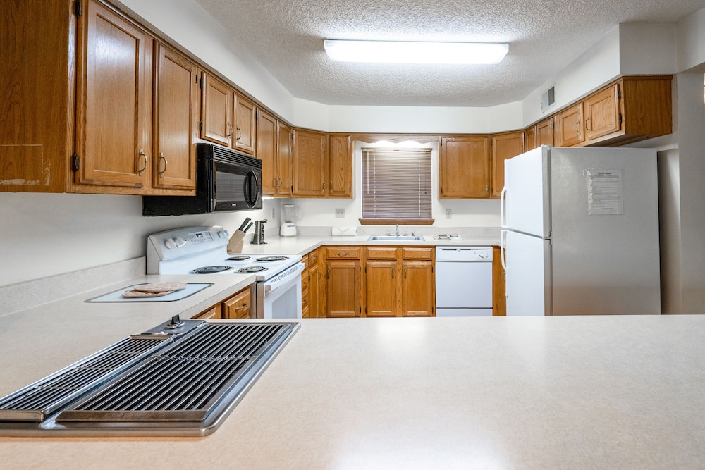 2 Bedrooms, Suite, Twin Beds, King Bed, 2 Sofa, Sauna، The Villas at French Lick Springs 3/6