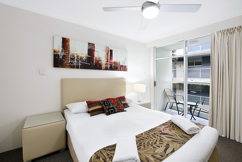 Atrium Resort 12/70