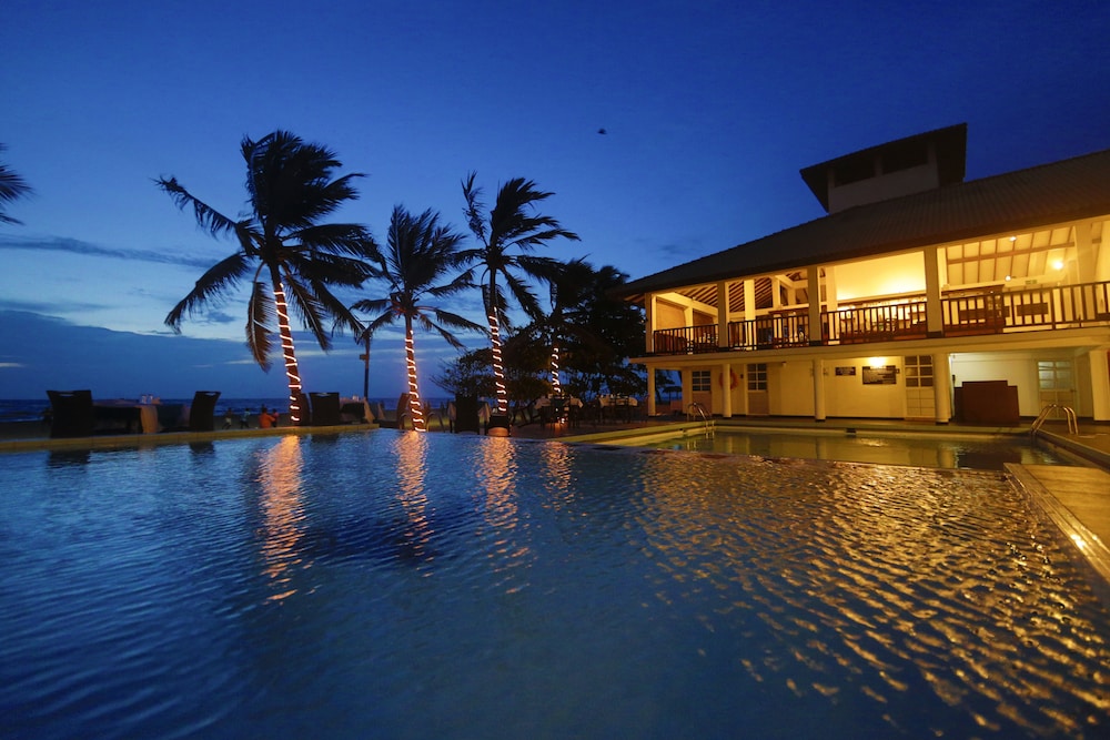 Catamaran Beach Hotel 25/30