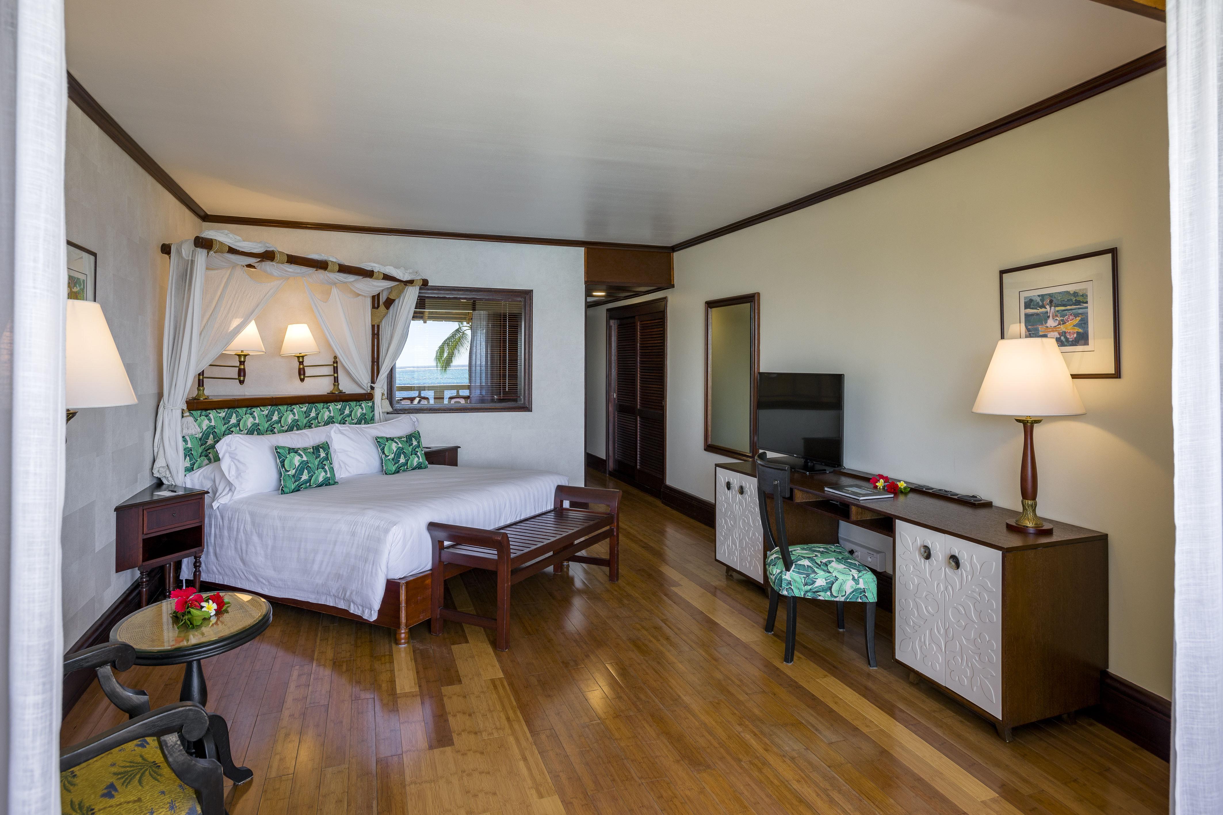 Premium, King Bed, Ocean View, Bath and Shower