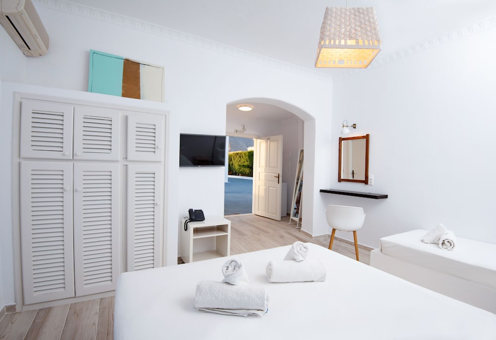ROOM, TRIPLE