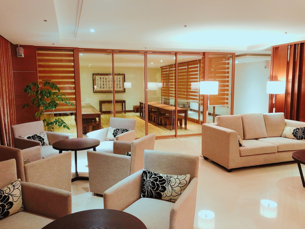 We Meet Hotel 49/68