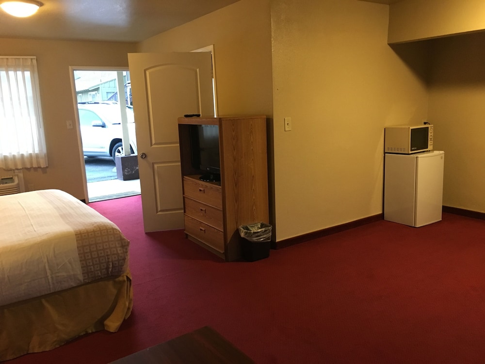 Vino Inn & Suites (ex Rancho Tee Motel) 24/63