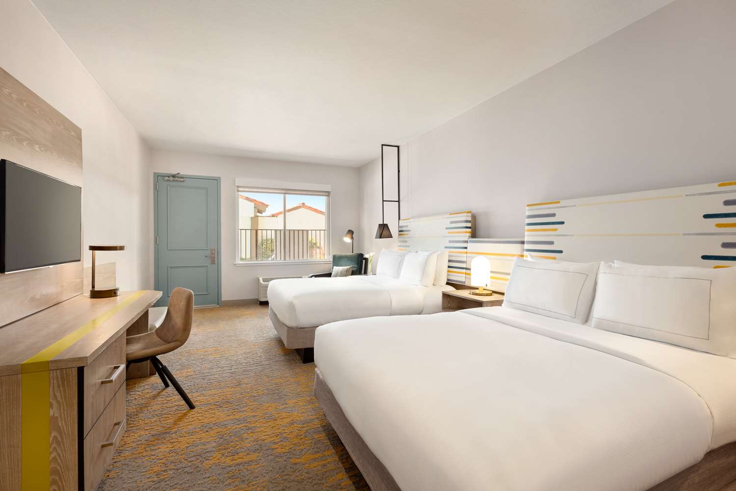Room, 2 Queen Beds, Pool View