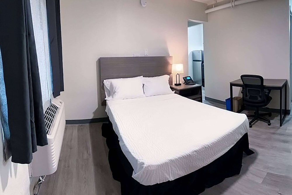 Studio City Suites, a Travelodge by Wyndham 15/37