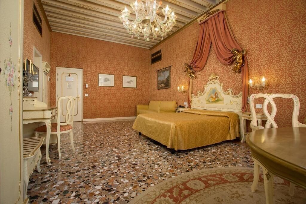 junior suite, canal view