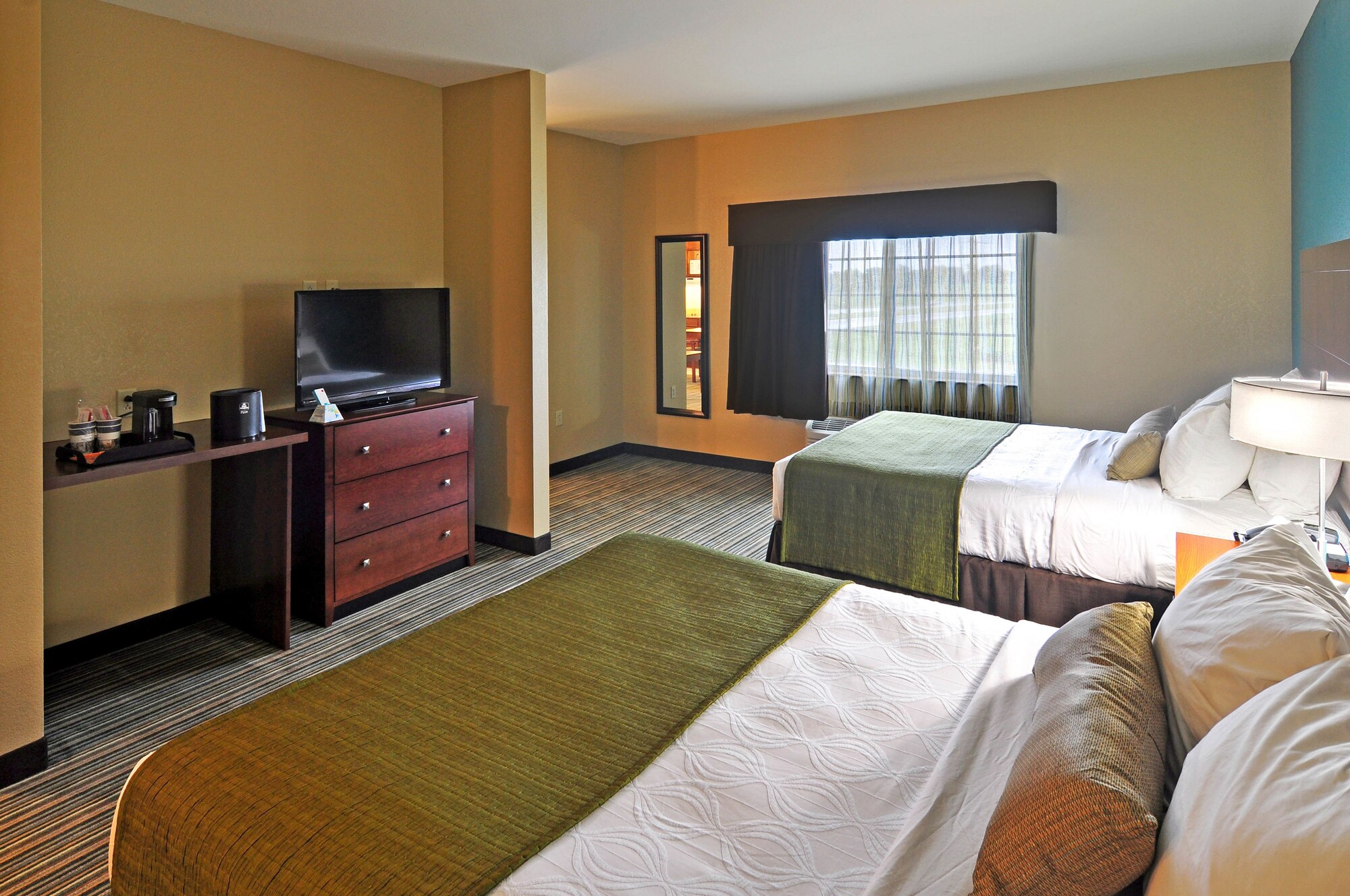 جناح بسريرين كوين بمطبخ، Best Western Plus Patterson Park Inn 3/5