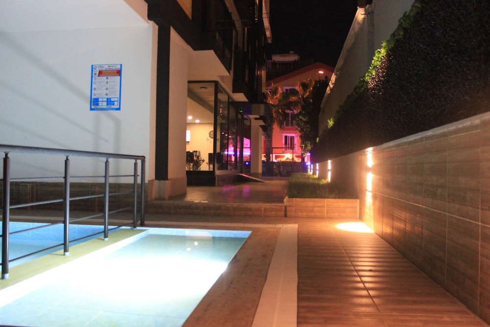 Retro Star Suites 23/38