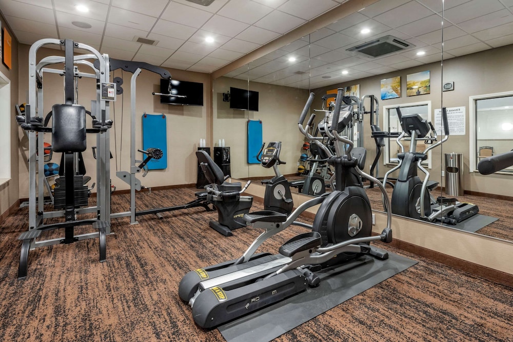 Comfort Inn & Suites Pittsburgh South 19/37
