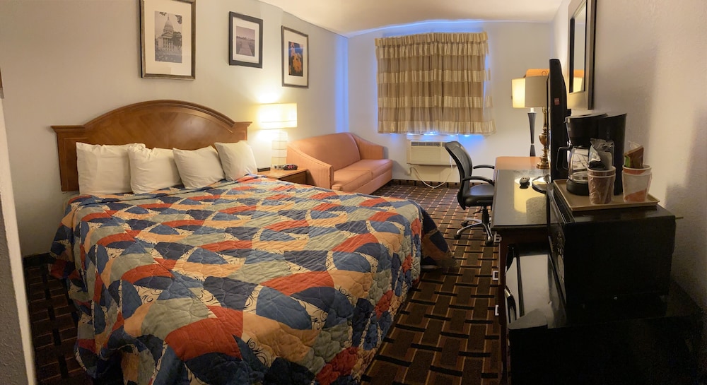 Le Mars Inn & Suites 12/42