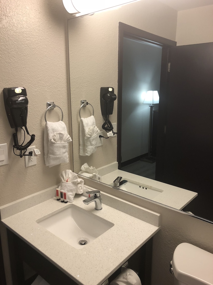 Baymont by Wyndham Phoenix I-10 near 51st Ave 30/55